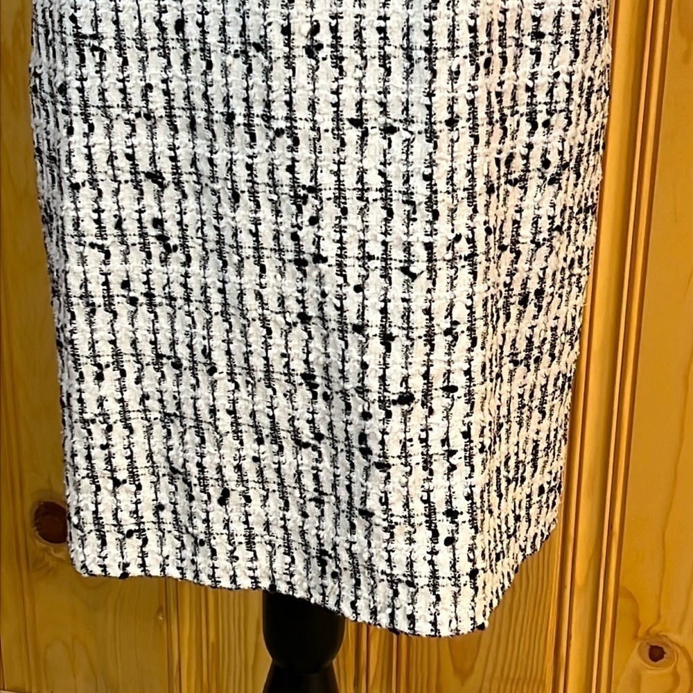 Escada Black and White Tweed Pencil Skirt Sz-40 - Picture 3 of 7